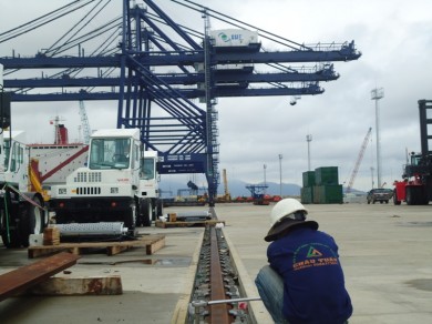 Lắp đặt và cung cấp các thiết bị phụ trợ cho đường ray ,cầu cảng