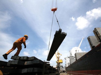 Việt Nam nhập khẩu 15,52 triệu tấn sắt thép trong 10